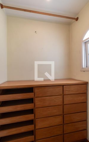 Casa à venda com 320m², 4 quartos e 5 vagasQuarto 1 - Closet
