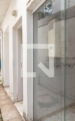 Casa à venda com 320m², 4 quartos e 5 vagasCorredor Lateral