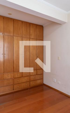 Casa à venda com 320m², 4 quartos e 5 vagasSuíte