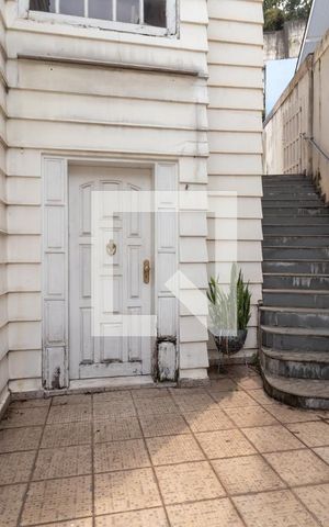 Casa à venda com 320m², 4 quartos e 5 vagasCorredor de Entrada