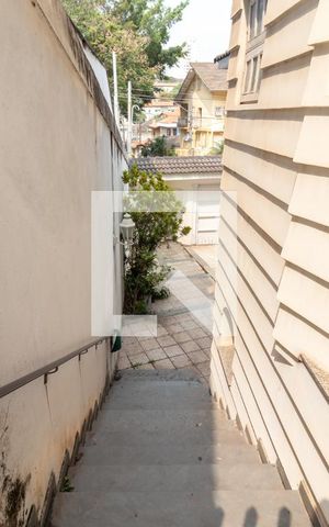 Casa à venda com 320m², 4 quartos e 5 vagasCorredor Lateral