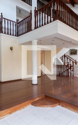 Casa à venda com 320m², 4 quartos e 5 vagasSala