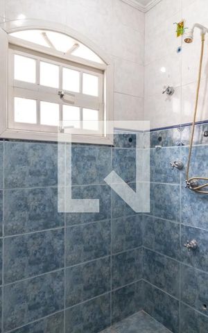 Casa à venda com 320m², 4 quartos e 5 vagasBanheiro 2