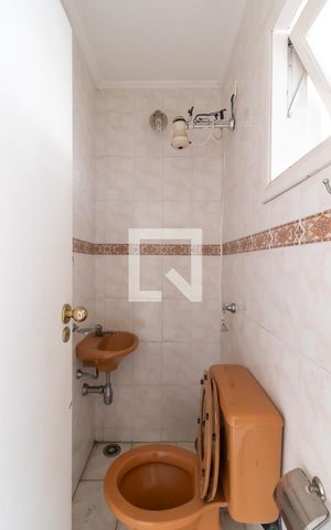 Casa à venda com 320m², 4 quartos e 5 vagasBanheiro de Serviço