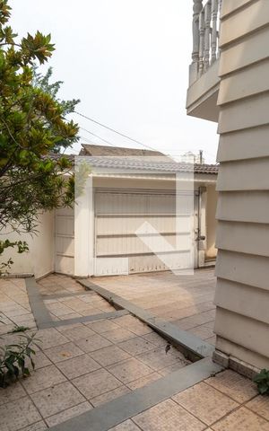 Casa à venda com 320m², 4 quartos e 5 vagasCorredor Lateral