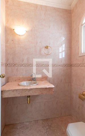 Casa à venda com 320m², 4 quartos e 5 vagasLavabo