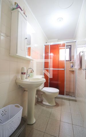 Apartamento à venda com 75m², 2 quartos e 1 vaga Apartamento à venda com 75m², 2 quartos e 1 vagaBanheiro