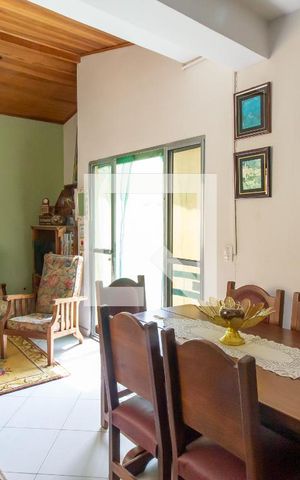 Casa à venda com 363m², 4 quartos e 4 vagas Casa à venda com 363m², 4 quartos e 4 vagasSala da edícula