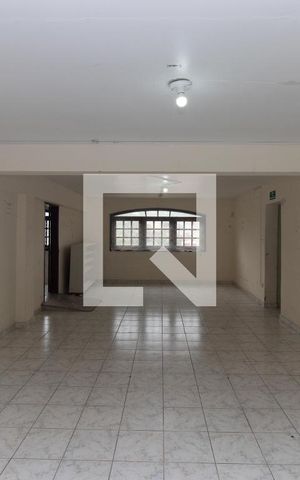 Casa à venda com 680m², 6 quartos e 7 vagas Casa à venda com 680m², 6 quartos e 7 vagasGaragem