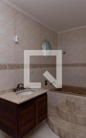 Casa à venda com 680m², 6 quartos e 7 vagas Casa à venda com 680m², 6 quartos e 7 vagasBanheiro da Suíte 4