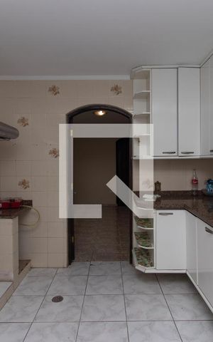 Casa à venda com 680m², 6 quartos e 7 vagas Casa à venda com 680m², 6 quartos e 7 vagasCozinha