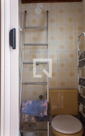 Casa à venda com 98m², 2 quartos e 1 vaga Casa à venda com 98m², 2 quartos e 1 vagaBanheiro de Serviço