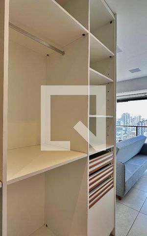 Studio para alugar com 38m², 0 quarto e 1 vaga Studio para alugar com 38m², 0 quarto e 1 vagaCloset