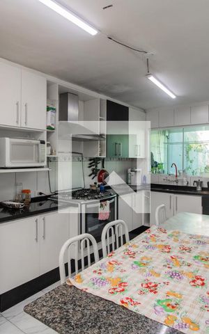 Casa à venda com 172m², 3 quartos e 4 vagas Casa à venda com 172m², 3 quartos e 4 vagasCozinha