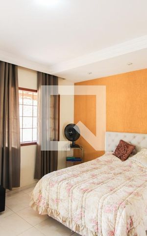Casa à venda com 225m², 3 quartos e 2 vagas Casa à venda com 225m², 3 quartos e 2 vagasSuíte