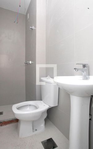Apartamento à venda com 221m², 3 quartos e 3 vagasBanheiro 5 Serviço