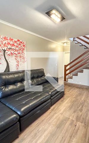 Casa à venda com 125m², 3 quartos e 2 vagas Casa à venda com 125m², 3 quartos e 2 vagasSala