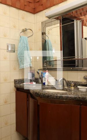 Casa à venda com 316m², 4 quartos e 1 vagaBanheiro 1