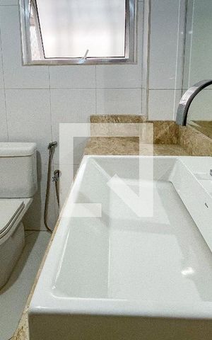 Apartamento à venda com 137m², 2 quartos e 1 vaga Apartamento à venda com 137m², 2 quartos e 1 vagaBanheiro da Suíte