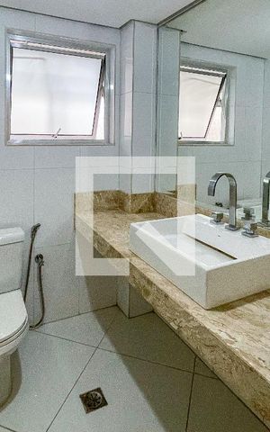 Apartamento à venda com 137m², 2 quartos e 1 vaga Apartamento à venda com 137m², 2 quartos e 1 vagaBanheiro da Suíte