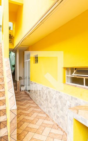 Casa à venda com 180m², 7 quartos e 1 vaga Casa à venda com 180m², 7 quartos e 1 vagaEntrada das casa