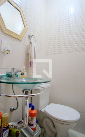 Casa de condomínio à venda com 130m², 3 quartos e 2 vagasLavabo