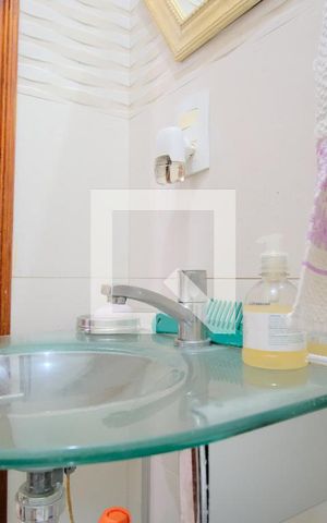 Casa de condomínio à venda com 130m², 3 quartos e 2 vagasLavabo