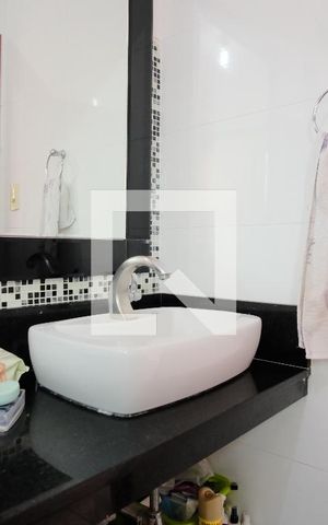 Casa de condomínio à venda com 130m², 3 quartos e 2 vagasBanheiro da Suíte