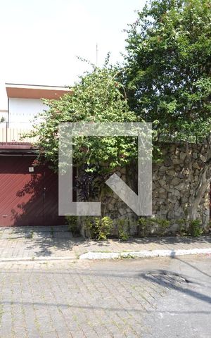 Casa para alugar com 250m², 3 quartos e 4 vagasFachada