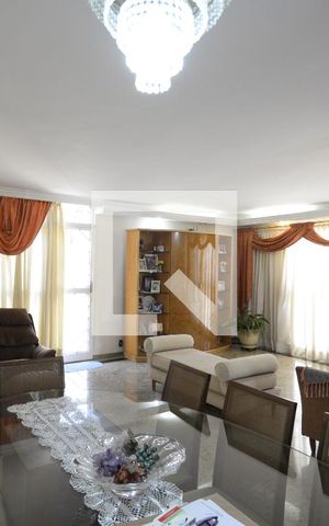 Casa para alugar com 250m², 3 quartos e 4 vagasSala