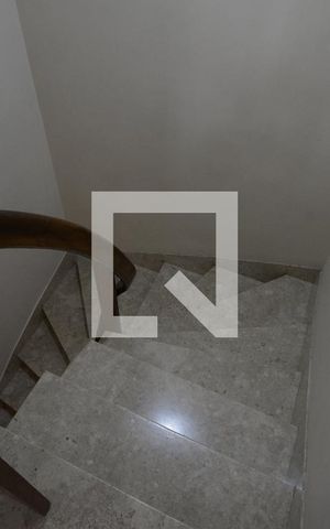 Casa para alugar com 250m², 3 quartos e 4 vagasEscada