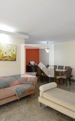 Casa para alugar com 250m², 3 quartos e 4 vagasSala