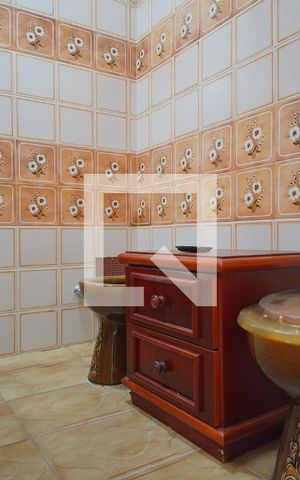 Casa à venda com 200m², 3 quartos e 4 vagasBanheiro da Suíte