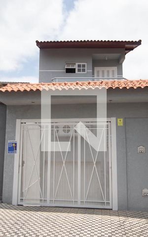 Casa à venda com 319m², 7 quartos e 5 vagas Casa à venda com 319m², 7 quartos e 5 vagasFachada