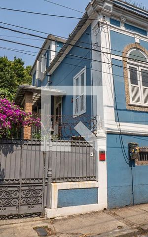 Casa para alugar com 300m², 4 quartos e 6 vagas Casa para alugar com 300m², 4 quartos e 6 vagasFachada