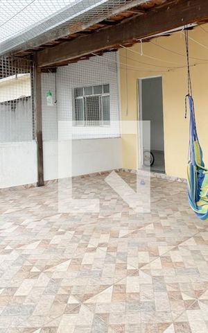 Casa à venda com 120m², 4 quartos e 3 vagas Casa à venda com 120m², 4 quartos e 3 vagasSacada