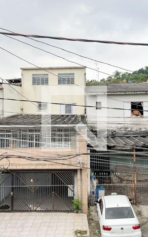 Casa à venda com 120m², 4 quartos e 3 vagas Casa à venda com 120m², 4 quartos e 3 vagasVista - Sacada