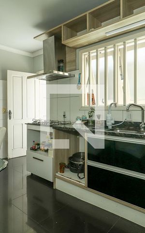 Casa à venda com 360m², 4 quartos e 3 vagas Casa à venda com 360m², 4 quartos e 3 vagasCozinha
