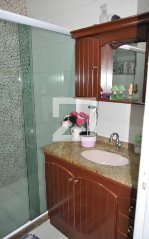 Casa à venda com 108m², 3 quartos e 1 vagaBanheiro