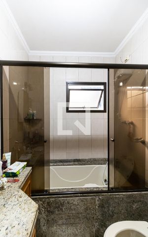 Casa à venda com 149m², 3 quartos e 2 vagas Casa à venda com 149m², 3 quartos e 2 vagasBanheiro da Suíte 1