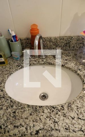 Apartamento à venda com 201m², 3 quartos e 3 vagasBanheiro da Suíte 1 - Pia