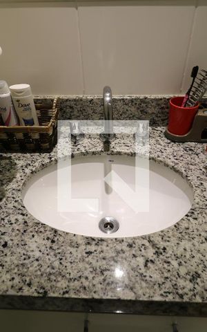 Apartamento à venda com 201m², 3 quartos e 3 vagasBanheiro da Suíte 2 - Pia
