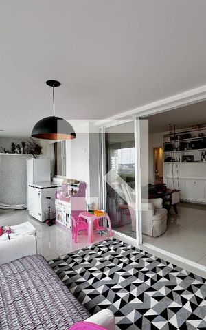 Apartamento à venda com 134m², 3 quartos e 2 vagas Apartamento à venda com 134m², 3 quartos e 2 vagasVaranda Sala
