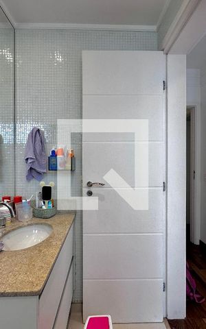 Apartamento à venda com 134m², 3 quartos e 2 vagas Apartamento à venda com 134m², 3 quartos e 2 vagasBanheiro Suíte 1