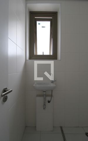 Apartamento à venda com 358m², 4 quartos e 4 vagasBanheiro de Serviço