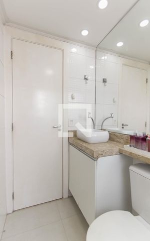 Apartamento à venda com 49m², 2 quartos e 1 vaga Apartamento à venda com 49m², 2 quartos e 1 vagaBanheiro