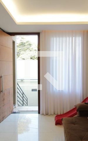 Casa à venda com 500m², 3 quartos e 4 vagasSala