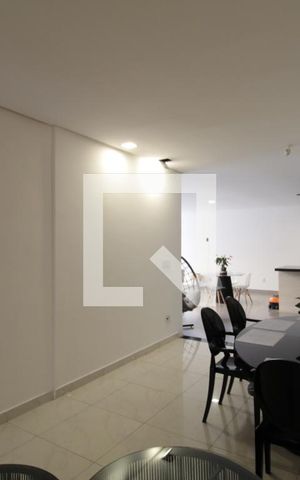 Casa à venda com 500m², 3 quartos e 4 vagasCopa