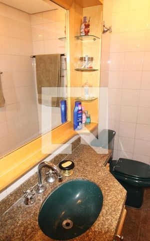 Apartamento à venda com 207m², 4 quartos e 4 vagasQuarto 1 - Banheiro