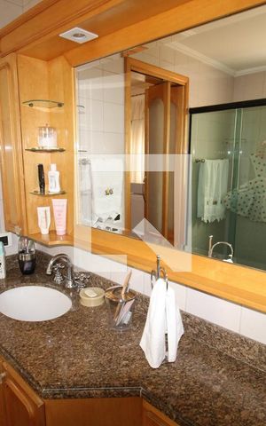 Apartamento à venda com 207m², 4 quartos e 4 vagasQuarto 2 - Banheiro